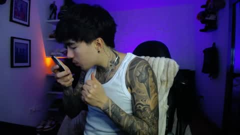 zac_muller1 online show from April 2, 11:46 pm