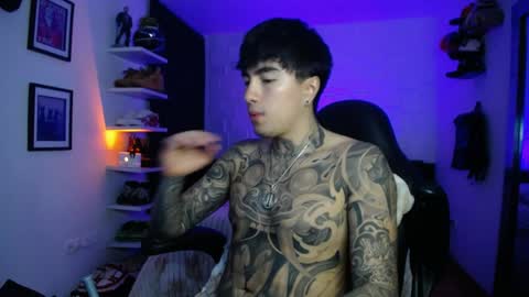 zac_muller1 online show from April 4, 2:43 am