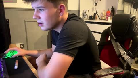 Snapshot of zachbritboy chatting on September 17, 5:58 pm Zachbritboy online show from September 17, 5:58 pm