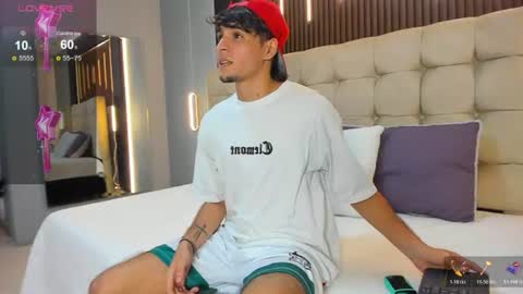 zack23__ online show from June 30, 3:07 am