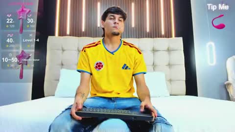 zack23__ online show from July 4, 3:02 am