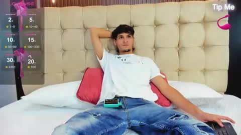 zack23__ online show from July 9, 3:21 am