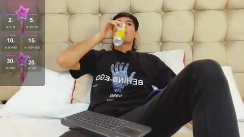 zack23__ online show from July 15, 3:34 am