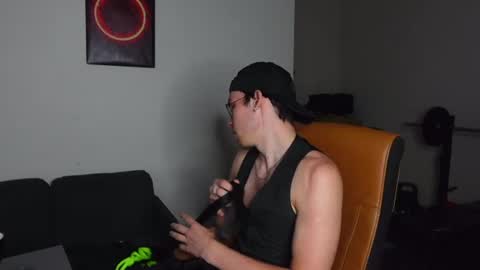 ZACK HUDDLE online show from June 25, 6:01 pm