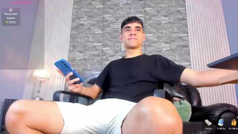 zack_joness10 online show from December 14, 3:12 am