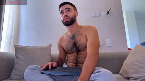 zack_sullivan22 online show from February 7, 4:33 pm