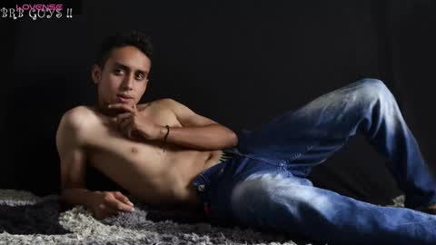 Snapshot of zackdriussyx chatting on February 5, 11:06 pm zackdriussyx online show from February 5, 11:06 pm