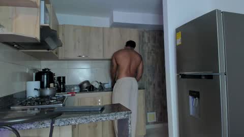 Snapshot of zain_diesel7 chatting on March 6, 5:54 pm INSTAGRAM yormanfit7 online show from March 6, 5:54 pm