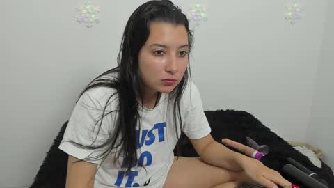 zammii69 online show from December 19, 11:03 pm