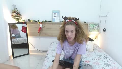 Snapshot of zammu_1992_ chatting on December 5, 11:40 pm Zamu online show from December 5, 11:40 pm