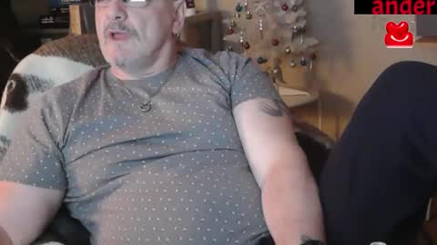 Snapshot of zander007 chatting on September 23, 3:37 pm zander007 online show from September 23, 3:37 pm