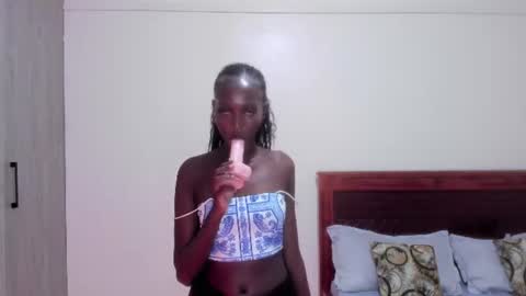 Snapshot of zara411 chatting on June 18, 4:00 pm Zara online show from June 18, 4:00 pm