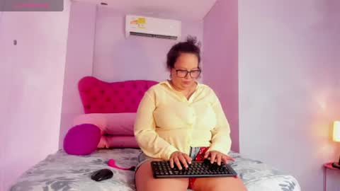 Snapshot of zara_holly_ chatting on July 7, 6:56 pm Zara online show from July 7, 6:56 pm
