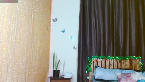 nicky online show from December 18, 2:53 am