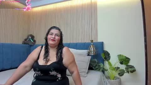 Snapshot of zara_milf_ chatting on July 3, 12:11 pm zara online show from July 3, 12:11 pm