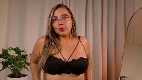 Zara Nova online show from December 21, 4:52 am