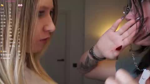 Snapshot of zara_shine chatting on March 4, 9:10 pm Criss online show from March 4, 9:10 pm