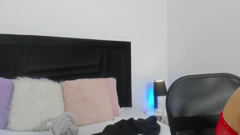 ZARA online show from February 12, 7:20 pm