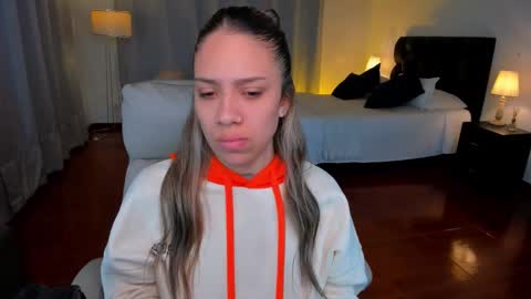 Snapshot of zara_wolf chatting on February 22, 11:09 am ZARAPVT IS OPEN online show from February 22, 11:09 am