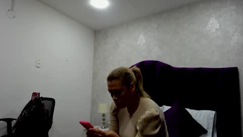 Zarah Andrews online show from January 6, 12:09 pm