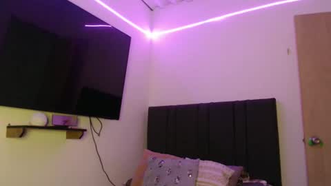 Snapshot of zarah_v chatting on May 21, 10:06 pm Fernanda online show from May 21, 10:06 pm