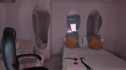 Zara  online show from February 4, 4:51 am