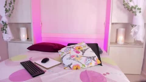 Snapshot of zaraprescott chatting on April 16, 9:39 pm SARA online show from April 16, 9:39 pm