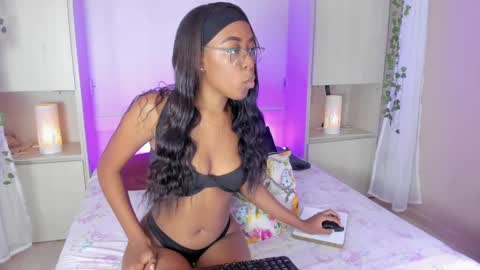 Snapshot of zaraprescott chatting on May 4, 8:16 pm SARA online show from May 4, 8:16 pm