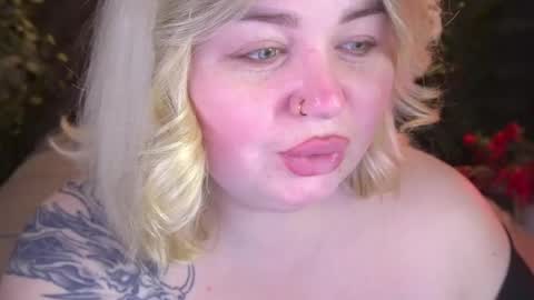 Snapshot of zarareign_ chatting on April 29, 8:26 pm Lola online show from April 29, 8:26 pm