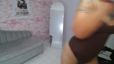 Snapshot of zarcasutra_t chatting on January 11, 12:43 pm Isabella online show from January 11, 12:43 pm