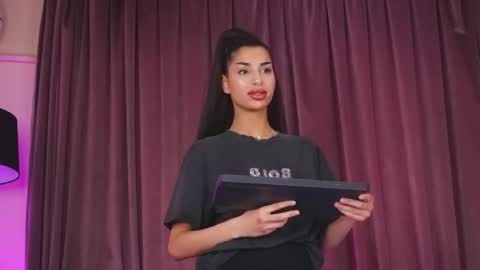 zariaavera online show from May 11, 5:46 am