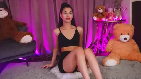 zariaavera online show from May 11, 4:04 pm