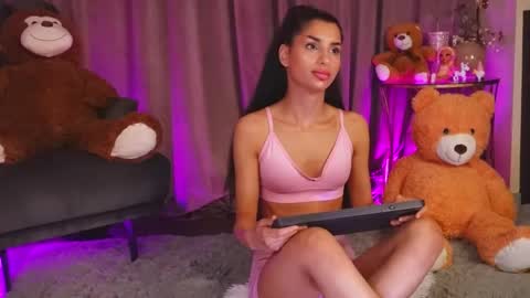 zariaavera online show from May 16, 12:29 am