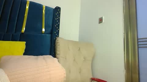 zariah online show from April 6, 7:04 pm