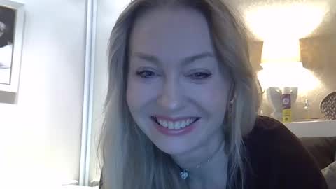 Snapshot of zarinaswift chatting on April 24, 4:48 am Zarina Swift online show from April 24, 4:48 am