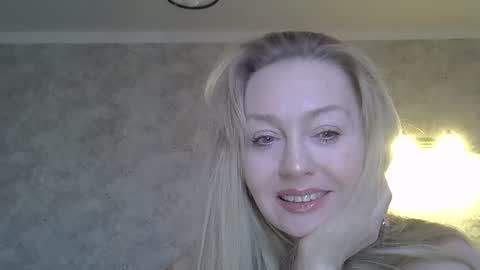 Snapshot of zarinaswift chatting on May 7, 5:35 am Zarina Swift online show from May 7, 5:35 am
