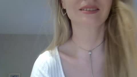 Snapshot of zarinaswift chatting on May 14, 4:52 am Zarina Swift online show from May 14, 4:52 am
