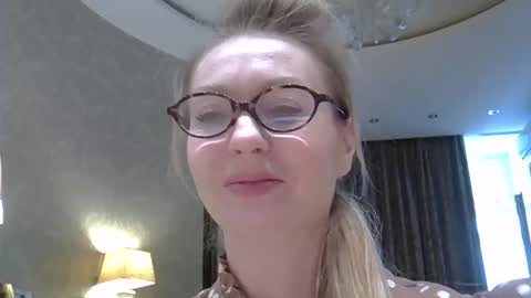 Snapshot of zarinaswift chatting on May 15, 4:41 am Zarina Swift online show from May 15, 4:41 am
