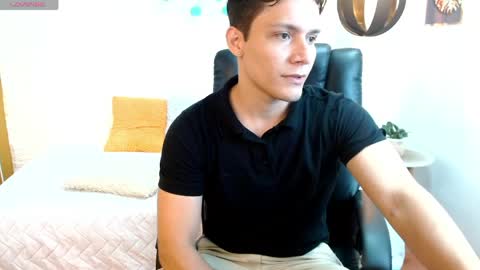 Snapshot of zayn_clausen chatting on April 16, 4:30 pm zayn_clausen online show from April 16, 4:30 pm