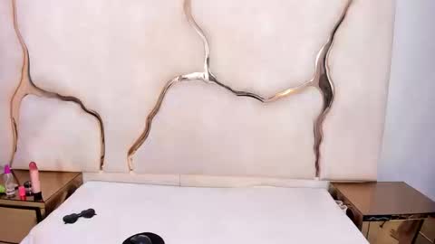 Zayra online show from March 20, 1:49 pm