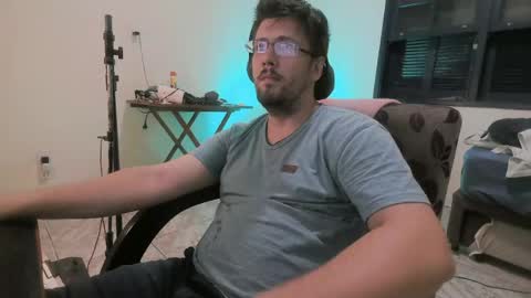 Snapshot of zehdolandia chatting on April 19, 1:05 am pervboy online show from April 19, 1:05 am