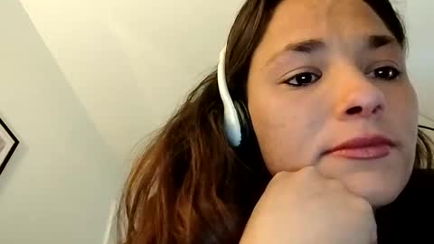 Snapshot of zellelajay2009 chatting on February 11, 11:01 pm KENDAL Kaylee online show from February 11, 11:01 pm