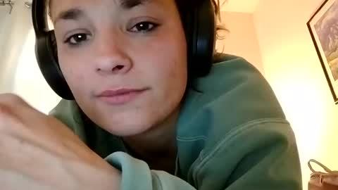 Snapshot of zellelajay2009 chatting on February 13, 3:56 pm KENDAL Kaylee online show from February 13, 3:56 pm