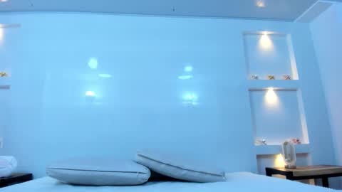 Zenda Evans online show from December 18, 3:34 am