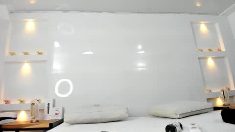 Zenda Evans online show from February 5, 4:06 am