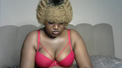 Snapshot of zendayah47 chatting on February 7, 1:26 pm Caramel online show from February 7, 1:26 pm