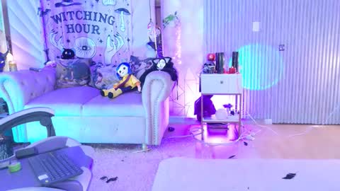    online show from November 22, 3:00 pm