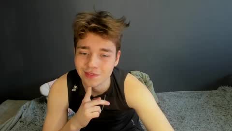 Snapshot of zeriixx chatting on April 11, 1:43 am Ethan online show from April 11, 1:43 am