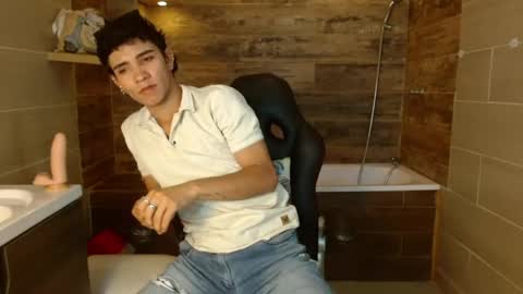 Snapshot of zeus_pire chatting on June 6, 7:29 pm Z E U S online show from June 6, 7:29 pm