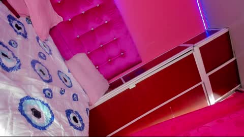 Snapshot of zeuss_x chatting on April 9, 10:04 pm Aisha Alejandra Rosse Deus online show from April 9, 10:04 pm